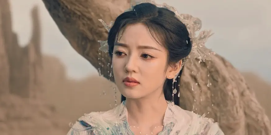 驰牛配资 演《临江仙》又演《天地剑心》，她古装造型绝美，丝毫不输女主角
